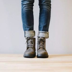 Blundstone brown boots